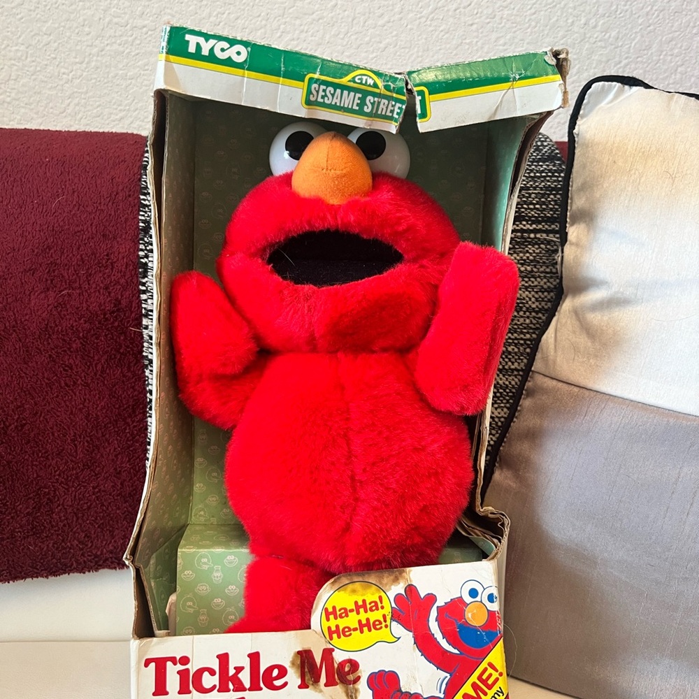 Sesame Street Tickle Me Elmo - Vintage Original Still in box!! 1996